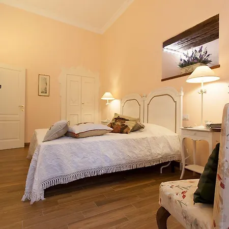 Casa Riccardi Bed & Breakfast 4*