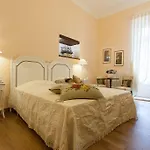 לינה וארוחת בוקר Casa Riccardi 4*